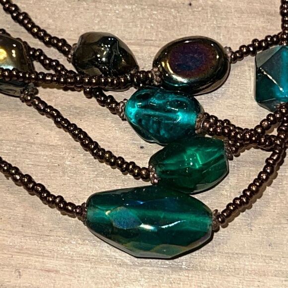 Glass Beads On 5 Strands With Copper Colored Sead Beads - Picture 2 of 6